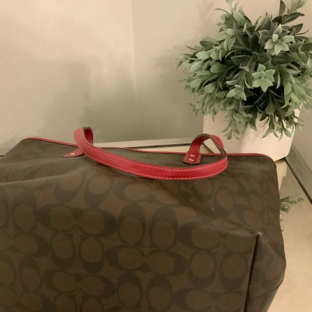 Coach Signature City Zip Tote - Brown True Red